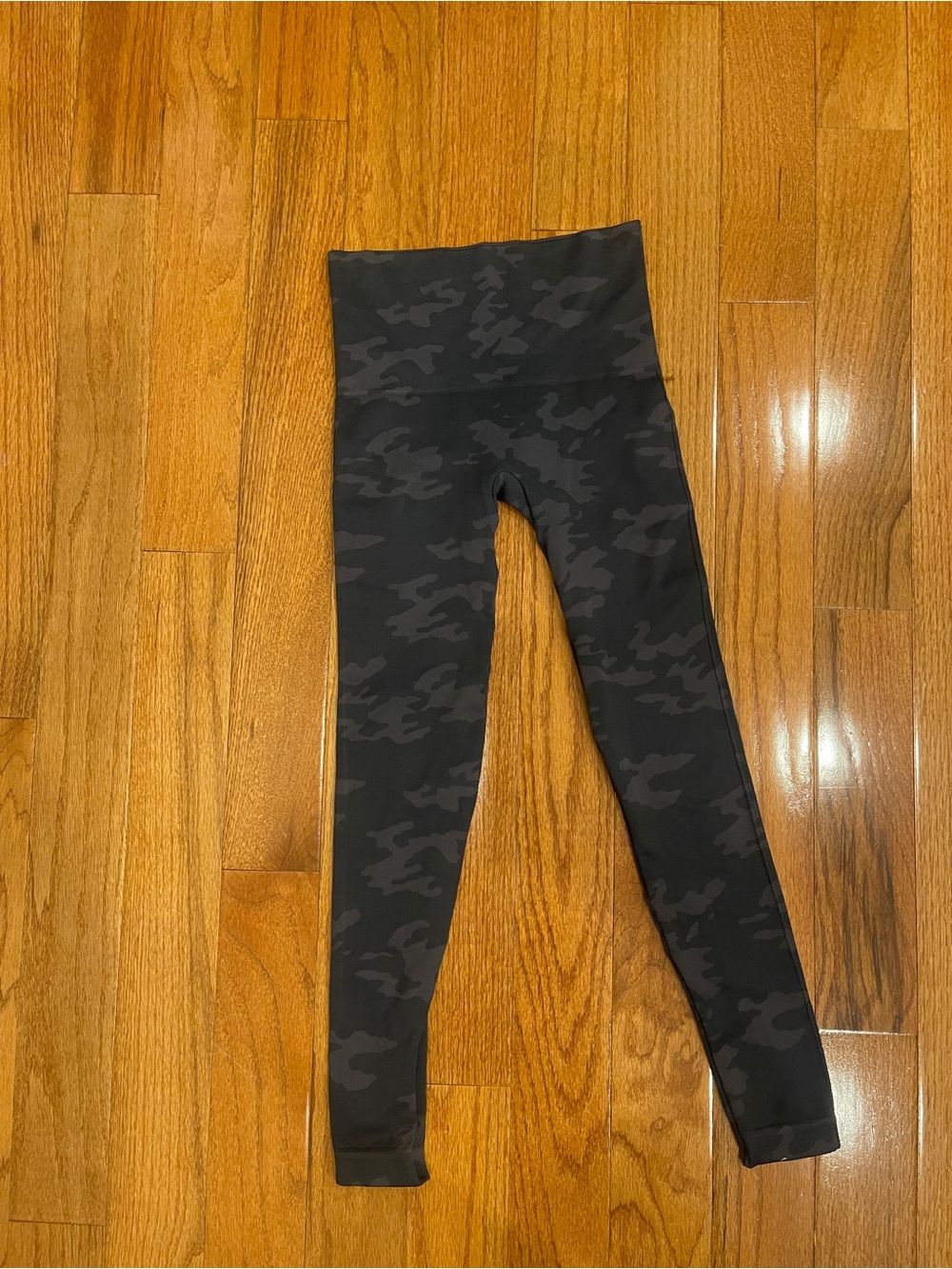 Spanx Black Gray Camo Print Ankle Length Leggings Size Small